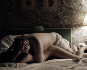 Lizzy Caplan, Allison Janney – Masters of Sex s02e01 (2014)