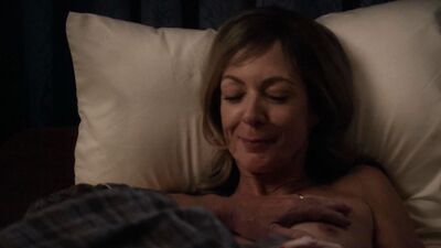 Lizzy Caplan, Allison Janney – Masters of Sex s02e01 (2014)