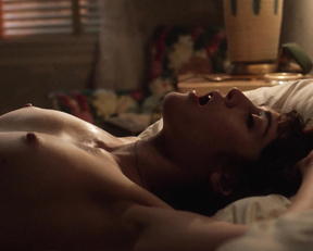 Lizzy Caplan – Masters of Sex s01e01 (2013)