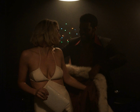 Maggie Gyllenhaal, Emily Meade, etc - The Deuce s02e01 (2018)