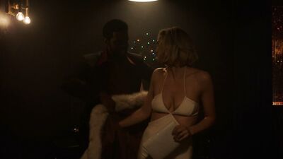 Maggie Gyllenhaal, Emily Meade, etc - The Deuce s02e01 (2018)