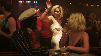 Maggie Gyllenhaal, Emily Meade, etc - The Deuce s02e01 (2018)