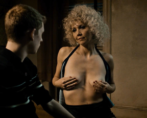 Maggie Gyllenhaal - The Deuce s01e01 (2017)