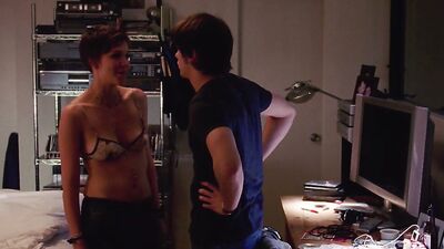 Maggie Gyllenhaal nude – Happy Endings (2005)