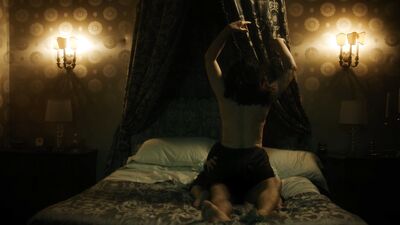 Monica Bellucci – Mozart in the Jungle s03e03 (2016)