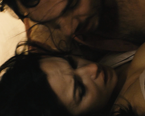 Monica Bellucci – Don’t Look Back (2009)