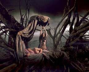 Monica Bellucci – Brotherhood of the Wolf (2001)