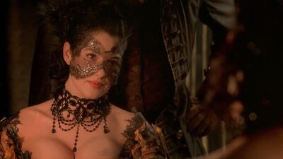 Monica Bellucci – Brotherhood of the Wolf (2001)