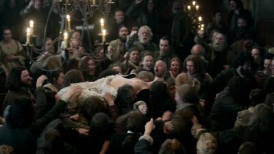 Lotte Verbeek nude – Outlander s01e11 (2015)