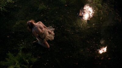 Lotte Verbeek naked – Outlander s01e10 (2015)