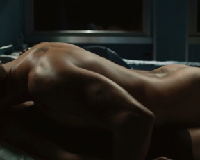 Kasia Smutniak, Carolina Crescentini – Allacciate le cinture (2014)