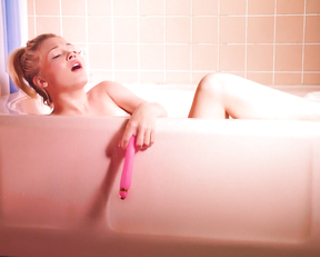 Roxane Mesquida, Kelli Berglund- Now Apocalypse s01e09 (2019)