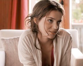 Roxane Mesquida tits - Nos futurs (2015)