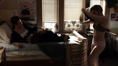 Sammi Hanratty naked - Shameless s08e12 (2018)