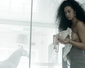 Samira Adgezalova topless – Sladkaya zhizn s01e02 (2014)