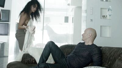 Samira Adgezalova topless – Sladkaya zhizn s01e02 (2014)