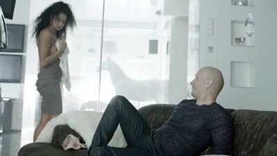 Samira Adgezalova topless – Sladkaya zhizn s01e02 (2014)