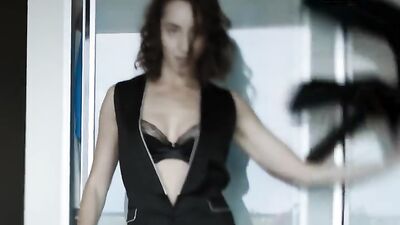 Marta Nosova nude – Sladkaya zhizn s02e01-04 (2015)