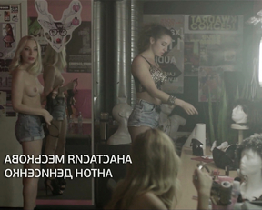 Marta Nosova topless – Sladkaya zhizn s01e01 (2014)