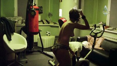 Marta Nosova topless – Sladkaya zhizn s01e01 (2014)