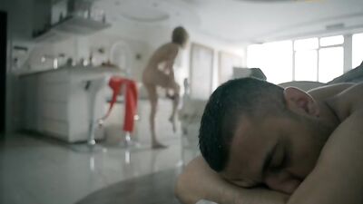 Lukerya Ilyashenko topless – Sladkaya zhizn s02e07 (2015)