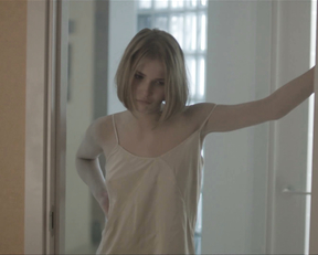 Lukerya Ilyashenko sex scene – Sladkaya zhizn s01e04 (2014)