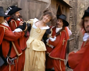 Sophie Marceau topless – La fille de d’Artagnan (1994)