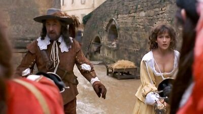 Sophie Marceau topless – La fille de d’Artagnan (1994)