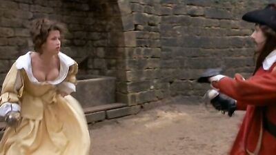 Sophie Marceau topless – La fille de d’Artagnan (1994)
