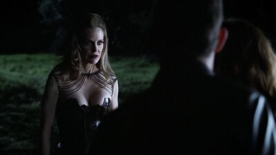 Kristin Bauer sexy – True Blood s04 (2011)