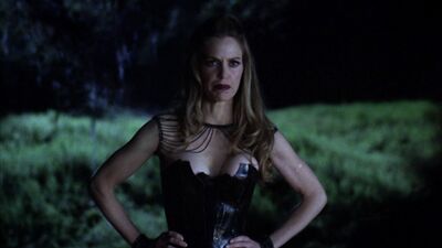 Kristin Bauer sexy – True Blood s04 (2011)