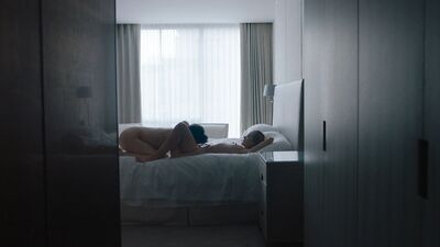 Louisa Krause, Anna Friel - The Girlfriend Experience s02e03 (2017)