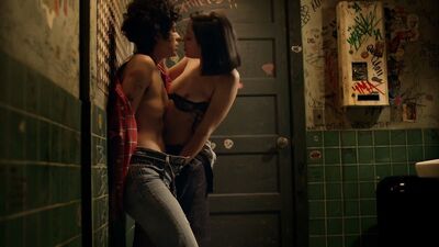 Mishel Prada, Roberta Colindrezs - Vida s02e10 (2019)