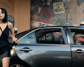 Melissa Barrera, Mishel Prada - Vida s02e09 (2019)