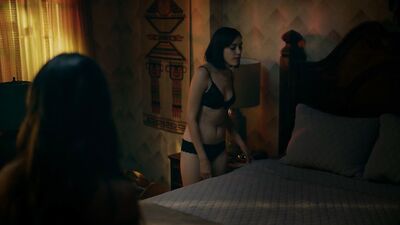 Melissa Barrera, Mishel Prada - Vida s02e09 (2019)