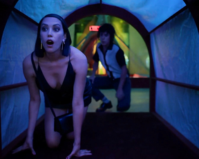 Melissa Barrera, Mishel Prada, Roberta Colindrezs - Vida s02e08 (2019)