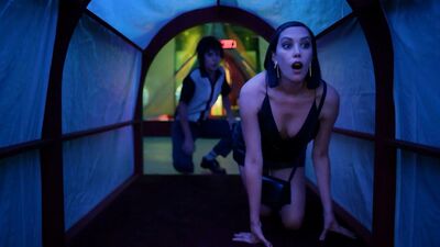 Melissa Barrera, Mishel Prada, Roberta Colindrezs - Vida s02e08 (2019)