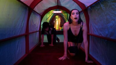 Melissa Barrera, Mishel Prada, Roberta Colindrezs - Vida s02e08 (2019)
