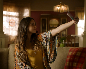 Melissa Barrera, Mishel Prada - Vida s02e04 (2019)