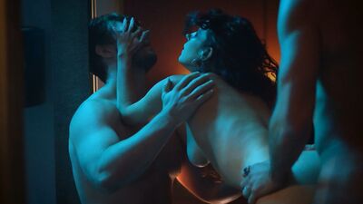 Melissa Barrera, Mishel Prada, Tru Collins,sex scene etc - Vida s02e01 (2019)