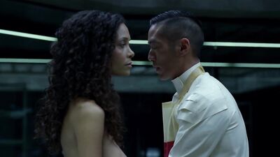 Thandie Newton butt – Westworld s01e06 (2016)