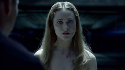 Evan Rachel Wood nude – Westworld s01e01 (2016)