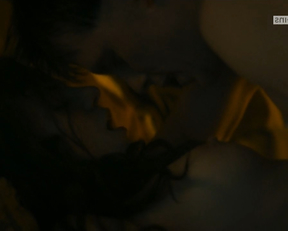 Lili Epply, Christa Theret – Maximilian. Das Spiel von Macht und Liebe s01e01 (2017)