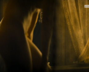 Lili Epply, Christa Theret – Maximilian. Das Spiel von Macht und Liebe s01e01 (2017)