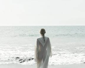 Juana Acosta, Ingrid Garcia Jonsson – Acantilado (2016)