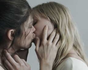 Juana Acosta, Ingrid Garcia Jonsson – Acantilado (2016)