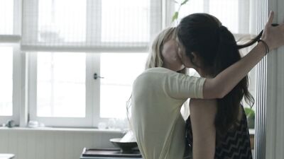 Juana Acosta, Ingrid Garcia Jonsson – Acantilado (2016)