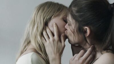 Juana Acosta, Ingrid Garcia Jonsson – Acantilado (2016)