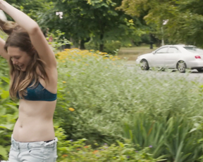 Elizabeth Olsen, Dakota Fanning – Very Good Girls (2013)