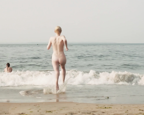 Elizabeth Olsen, Dakota Fanning – Very Good Girls (2013)